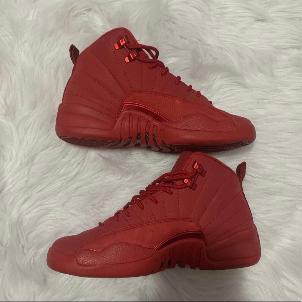 Air jordan 12 gym red size 6.5 (gs)